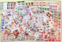 台灣中早期不成套新票約2030枚,多數為方連或大方連,莒光樓.中山樓.先聖先賢.莊敬自強等常用票約佔2/3,其餘包括有:臉譜1元20方連.前十八寶.電信七十五週年1.6元12方連.招商局八十五週年8角6方連.台灣昆蟲1角10方連.世界難民年4角10方連.母教4角9方連.蔣總統七秩華誕4角20方連等,品像混合多重複,F-VF;歡迎至官網瀏覽全貌