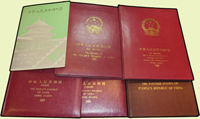新中國精裝年度冊5本,均為新票,包括:1989年.1990年.1991年各1本,1992年2本,除1990年缺盼盼小型張外,其餘均含全年度票.型張,無評選票,贈蘇聯小全張2枚及J.T零散票.紀念張1本,品像混合,VF-F;歡迎至官網瀏覽全貌